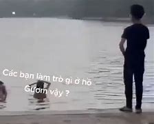 Cô Gái Tắm Sông